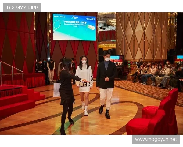 田亮家里泳池能开派对吧，跟明星后院似的，平时人还这么接地气？