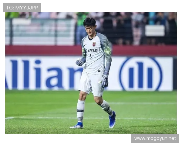 放在豪门婚礼现场，颜骏凌那块表比新郎还抢镜