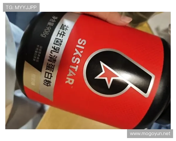 库里家冰箱里塞满有机蔬菜，训练完喝的蛋白粉比我的口红还贵