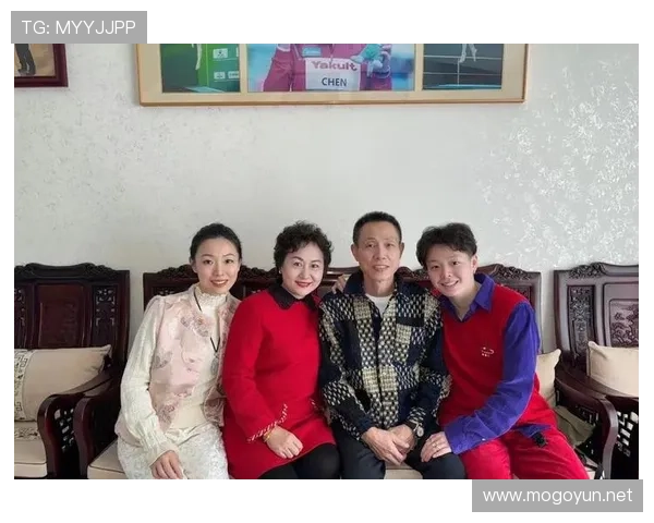 陈艺文训练完直接拎爱马仕去吃人均三千的私房菜？